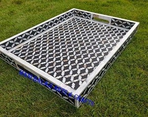 Bandeja Decorativa de Resina con Incrustaciones de Diseño Novedoso, Bandeja de MDF, Bandeja para Servir en la Cocina y Eventos a un Precio Mayorista Muy Bajo - Product Image 1