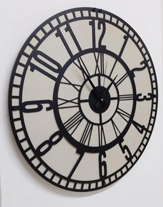 Horloge murale ronde élégante en bois, idéale pour la chambre et l'entrée, pour un usage quotidien et pour offrir en cadeau, fabriquée à la main en Inde - Product Image 1