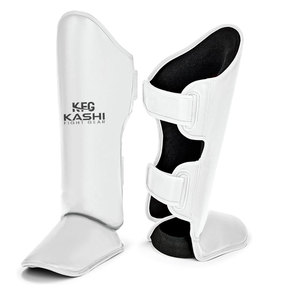 Espinilleras profesionales diseñadas para un alto rendimiento, comodidad y durabilidad, ideales para entrenamientos, partidos y jugadores adultos. - Product Image 1