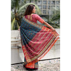 Sari élégant en soie Patola bleu denim tissé avec des motifs Meenakari et Zari, robe de soirée élégante - Product Image 3