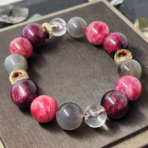Bracelet en résine artisanal avec des éléments décoratifs modernes, accessoire élégant pour les occasions décontractées et formelles - Product Image 2