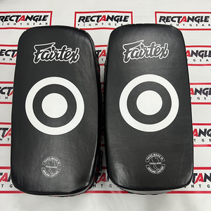 Mejor Vendido: Almohadillas de Entrenamiento de Boxeo Fairtex de Cuero Genuino, Almohadilla Curva para Golpes de Kick Boxing, Escudo de Golpeo para MMA y Muay Thai - Product Image 3