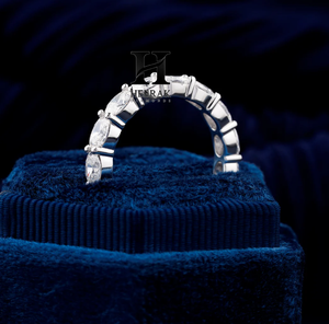 Anillo de Eternidad Personalizado de Oro Blanco de 14K/18K con Diamante Cultivado en Laboratorio de Corte Ovalado VVS VS de Alta Calidad con Puntas Compartidas para Mujer - Product Image 5