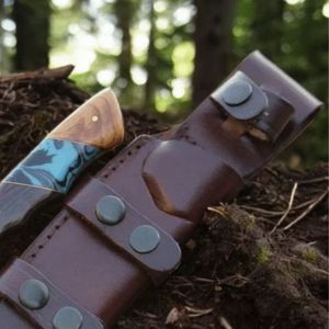 Cuchillos de Caza Resistentes con Hoja con Patrón y Gancho para Enterrar, Empuñadura Ergonómica de Madera Oscura y Funda de Cuero para Camping - Product Image 2