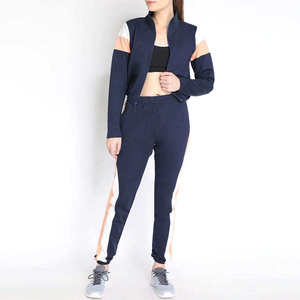 Survêtement d'hiver personnalisé pour femme 2026, ensemble de jogging anti-bactérien respirant en polyester/coton avec broderie effet vieilli - Product Image 3
