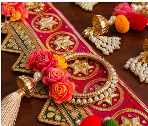 Décoration de porte traditionnelle en tissu avec pompons et motifs floraux pour l'entrée intérieure de Diwali, multicolore, forme irrégulière - Product Image 2