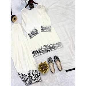 Conjunto de Top y Pantalón de Fiesta para Mujer de Diseñador con Bordado de Encaje Elegante - Product Image 3