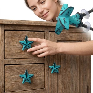 Bouton de meuble en fonte émaillée turquoise, finition vieillie, design industriel, écologique et durable pour tiroirs et poignées de meubles - Product Image 3