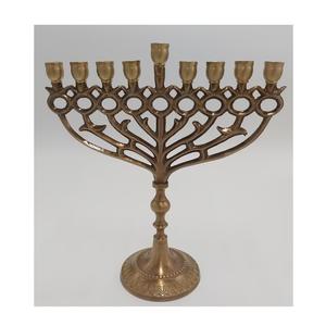 Candelabro de Latón con Acabado Antiguo, Candelabro Menorah de Latón de 9 Brazos con Diseño de Granada - Product Image 1