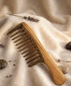 Peine de madera de Neem ayurvédico, ecológico, natural, para el cuidado del cuero cabelludo y el cabello, regalos y artesanías. - Product Image 6