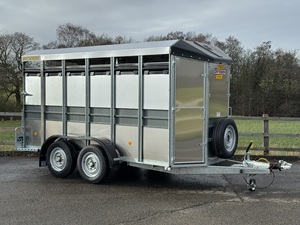 Remolque para Ganado Resistente para Transporte Agrícola, Estructura de Acero Duradera, Transportador de Animales Seguro para Carretera, Diseño de Alta Capacidad de Carga - Product Image 4