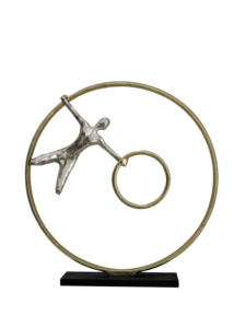 Escultura de Aluminio Hecha a Mano de Acrobata en Aro - Figura Moderna Plateada y Dorada sobre Base Negra, Decoración Artística para el Hogar y la Oficina - Product Image 6
