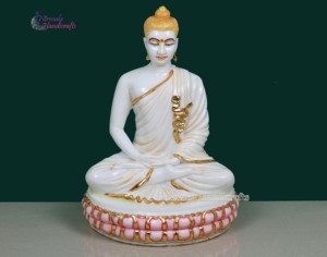 งานฝีมือนิรมลา รูปปั้นพระพุทธรูปทำสมาธิจากเรซิ่นผสมฝุ่นหินอ่อน |   พระพุทธรูปแบบนั่งสมาธิแบบดั้งเดิมพร้อมมุฎร์ดิษฐะและดอกบัว - Product Image 6