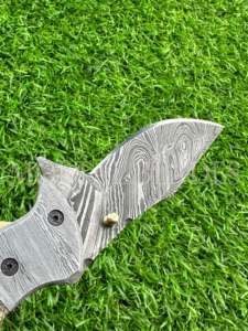 Venta al por mayor al aire libre hecho a mano de acero de Damasco cuchillo plegable cuchillo grabado mango de hueso de camello mejores cuchillos plegables - Product Image 5