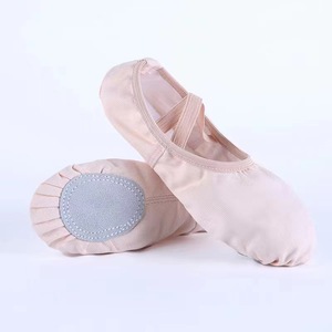 Vente directe usine – Modèle personnalisé E2448 – Chaussons de ballet souples à semelle fendue lavable, dessus en satin, doublure en coton, semelle extérieure en caoutchouc plate - Product Image 1