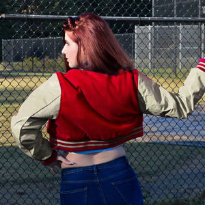 Veste courte universitaire pour femme, style Letterman, rouge et beige, avec manches en similicuir, vêtement d'extérieur décontracté, mode streetwear pour femme - Product Image 5