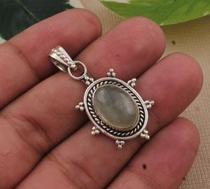 สร้อยคอพลอยเพรนไนต์ธรรมชาติ ปลายแหลม เงินแท้ 925 ชุบแพลตตินัม วินเทจ แท้ สีเขียว ประดับเพชร ขายส่ง - Product Image 4