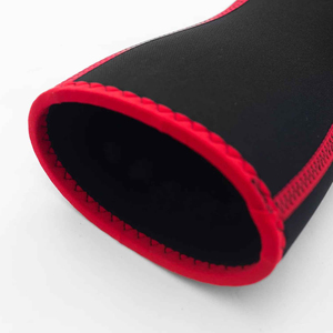 Coudière en néoprène noire avec bordure rouge, absorption des chocs, à enfiler, unisexe, protection toutes saisons - Product Image 6