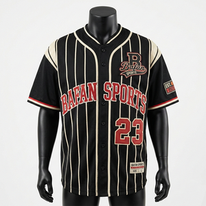 Camiseta 100% algodón para hombre, corte holgado, estampada, Premium, estilo béisbol, negra con rayas blancas y detalles en contraste en los hombros. - Product Image 3