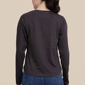 T-shirt à col roulé à manches longues pour femme, en jersey respirant et écologique, vêtements de sport pour femmes pour les activités de plein air - Product Image 3