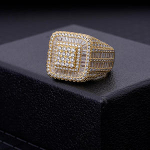 Anillo de lujo de plata 925 con diamante cultivado en laboratorio de corte cuadrado para mayoristas de joyería. - Product Image 1