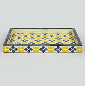 Bandeja Decorativa Rectangular de Madera, Diseño Bohemio con Grabado Floral Azul y Blanco, Hecha a Mano, para Servir o Almacenar, Decoración para el Hogar - Product Image 4