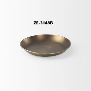 Plateau de centre de table moderne fait main pour la salle à manger – Plateau rond en métal de luxe avec texture rayée, vaisselle décorative sécurisée - Product Image 2