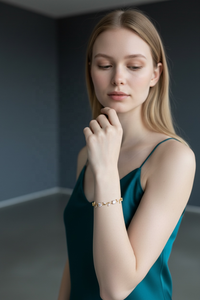 Bracelet jonc unisexe tendance en alliage de cuivre plaqué or 18 carats avec zircon et pierre blanche, motif tulipe, idéal pour anniversaire - Vente en gros - Product Image 5