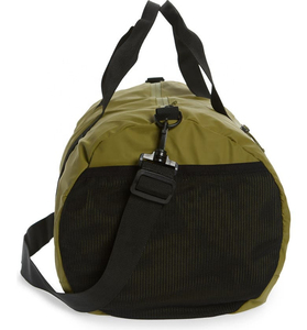 Bolsa Deportiva de Nailon Resistente Color Verde Oliva con Correa Ajustable y Cierre de Cremallera, Unisex, Informal, Capacidad de 20-30L - Product Image 3