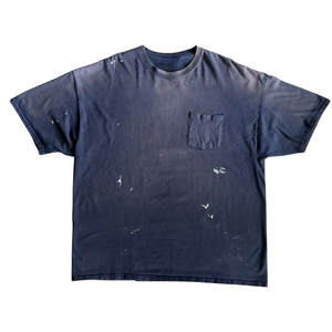 เสื้อยืดลำลองผู้ชายผ้าฝ้ายออร์แกนิคระบายอากาศได้ดี ทรงปกติ ซักฟอกแบบซันเฟด แต่งกระเป๋าและดีเทลขาดๆ - Product Image 1