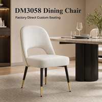 Chaise de salle à manger rembourrée DM avec dossier découpé, coussin d'assise moelleux, pieds noirs pour projets de restauration