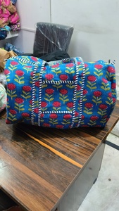 Nouvel Arrivage Sac de Voyage Bohème Matelassé pour Femme Fait Main avec Motif Imprimé au Bloc Personnalisé en Toile de Coton et Poignée en Corde - Product Image 4
