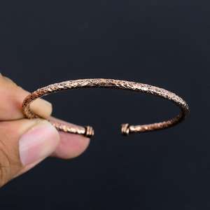 Brazalete de Cobre Vintage con Acabado Desgastado, Brazalete Abierto de Moda para Hombres y Mujeres en Aniversarios - Product Image 3