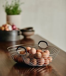 Corbeille à fruits décorative en métal, élégante, pour la table, pour le rangement des fruits et légumes frais - Product Image 1