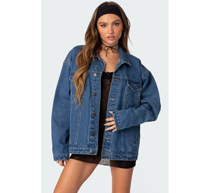 Veste en jean pour femme à manches courtes, coupe courte, boutonnée, bleu clair, style streetwear estival pour un look décontracté moderne - Product Image 1