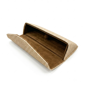 Étui à lunettes magnétique en lin texturé SableSuede de la marque Apex - Product Image 3