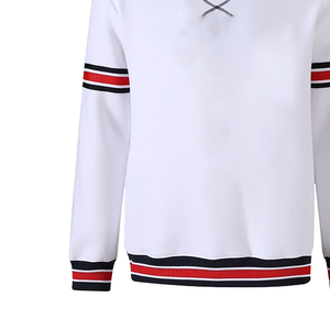 Sudadera Personalizada con Cuello Redondo para Universidad, Unisex, Blanca con Rayas Rojas y Negras, Felpa de Algodón, Venta al por Mayor, Ropa Escolar y Universitaria - Product Image 3
