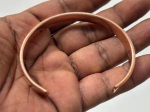 Bracelets magnétiques en cuivre pur gravés à la main, fournisseur en gros pour le bien-être holistique et la bijouterie de mode - Product Image 5