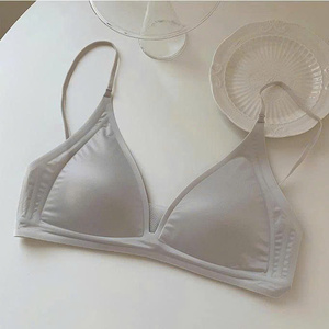 Ensemble de lingerie féminine : soutien-gorge sans armatures, bralette, brassière - Product Image 1