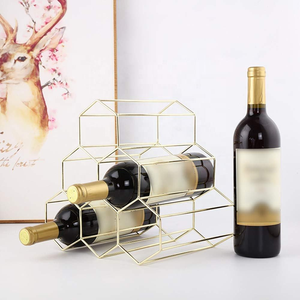 Porte-bouteilles créatif en métal doré en forme de nid d'abeille avec ouvre-bouteille intégré - Product Image 2