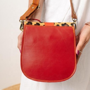 กระเป๋าหนังแท้สะพายข้างสำหรับผู้หญิง, กระเป๋าหนังแท้แบบสะพายข้างดีไซน์ดอกทานตะวันแนววินเทจฤดูหนาวมีซิปรูดแฟชั่นสำหรับผู้หญิงในฤดูใบไม้ร่วง - Product Image 4