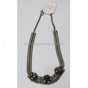 Collar de Resina Ecológico, Diseño Artesanal Moderno, Color Personalizable y Alta Calidad para Uso Diario - Product Image 3