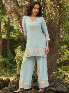 Conjunto de Salwar Kameez Kurta Indio-Pakistaní Azul Claro Bordado, Túnica Floral con Cuello en V y Pantalones Palazzo para Bodas, Diwali y Fiestas - Product Image 1