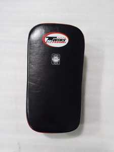 Wholesale Twins Custom Made <b>Kick</b> <b>Shields</b> Wholesales Prices <b>Kick</b> Boxing Muay Thai Pads Made With Genuine Cow Hide Leather - Product Image 5