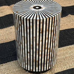 Mesa de Cajones con Incrustaciones de Hueso de ILAHI, Diseño Moderno con Detalles de Ágata, Almacenamiento de Tres Niveles, Mueble Portátil para Sala de Estar/Hogar - Product Image 1