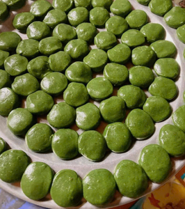 Pastel de Arroz Congelado Vietnamita con Artemisia, Postre Tradicional Verde Glutinoso, Listo para Cocer al Vapor antes de Comer - Product Image 4