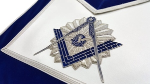 Tablier de Maître Maçon en Velours Bleu Royal pour Loge, Régalia Maçonnique, Tablier Cérémoniel de Loge, Fabricant et Fournisseur en Gros - Product Image 4