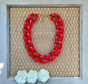 Déclaration de mode audacieuse pour femmes de haute qualité Luxe large chaîne collier résine matériel dans un style moderne différentes couleurs pour l'artisanat - Product Image 3