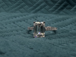 Magnifique bague en diamant émeraude cultivé en laboratoire de 3,48 carats en platine PT950 pour femmes - Product Image 5