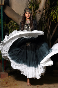 Falda Maxi Boho Chic de Rayón con Estampado Tie-Dye en Degradado Blanco y Negro, Falda Larga con Patrón Circular para Festivales - Product Image 3